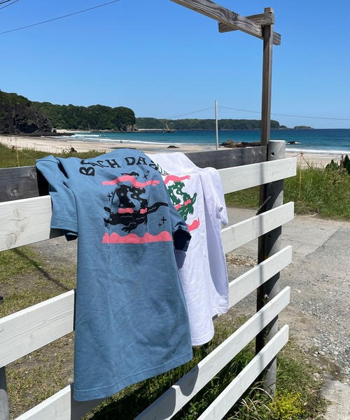 ムラサキスポーツ(ムラサキスポーツ)の「【ムラサキスポーツ限定】DEAR LAUREL/ディアローレル 半袖Tシャツ バックプリント Toyameg D24S2120(Tシャツ/カットソー・メンズ・ホワイト/ライトブルー・M/L)」の16枚目の写真