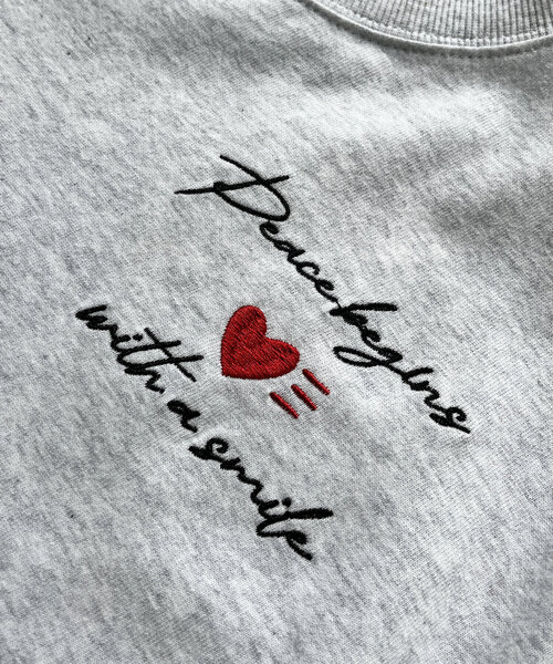 CPCM(シーピーシーエム)の「落書き刺繍T2(Tシャツ/カットソー・レディース・チャコールグレー/ホワイト/オレンジ/グレー・MEDIUM/LARGE)」の8枚目の写真