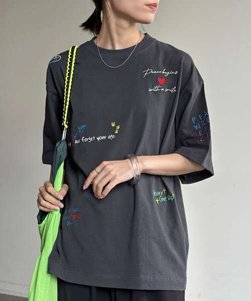CPCM(シーピーシーエム)の「落書き刺繍T2(Tシャツ/カットソー・レディース・チャコールグレー/ホワイト/オレンジ/グレー・MEDIUM/LARGE)」の15枚目の写真