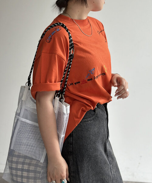 CPCM(シーピーシーエム)の「落書き刺繍T2(Tシャツ/カットソー・レディース・チャコールグレー/ホワイト/オレンジ/グレー・MEDIUM/LARGE)」の5枚目の写真