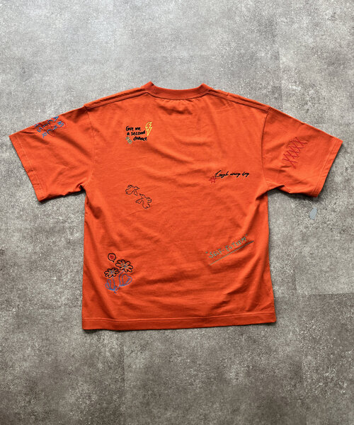 CPCM(シーピーシーエム)の「落書き刺繍T2(Tシャツ/カットソー・レディース・チャコールグレー/ホワイト/オレンジ/グレー・MEDIUM/LARGE)」の6枚目の写真