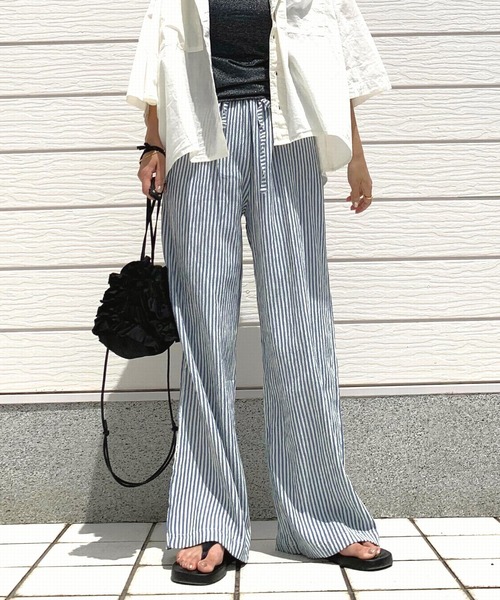 Q(キュー)の「ストライプリラックスパンツ(その他パンツ・レディース・ブルー系/ブラック系・MEDIUM)」の2枚目の写真