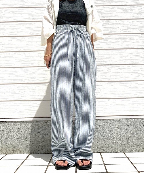 Q(キュー)の「ストライプリラックスパンツ(その他パンツ・レディース・ブルー系/ブラック系・MEDIUM)」の3枚目の写真