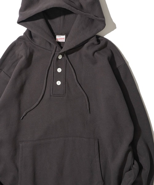 Healthknit（ヘルスニット）の「【Healthknit】Classic Sweat Henley-Hoodie L/S / ヘンリーネック プルオーバーパーカー（パーカー・メンズ・グレー/チャコールグレー/ブルー/レッド/マスタード・MEDIUM/LARGE/X-LARGE）」の2枚目の写真