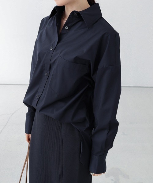 evernavy（エバーネイビー）の「イージーケアオーバーサイズドロップ長袖シャツ（シャツ/ブラウス・レディース・ブラック/ホワイト/ネイビー/サックスブルー/ライトブルー・M/L）」の4枚目の写真