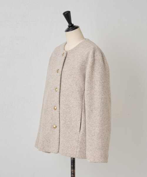 BEARDSLEY ベージュ ジャケット BEARDSLEY（ビアズリー）の「ブークレージャケット（ノーカラー