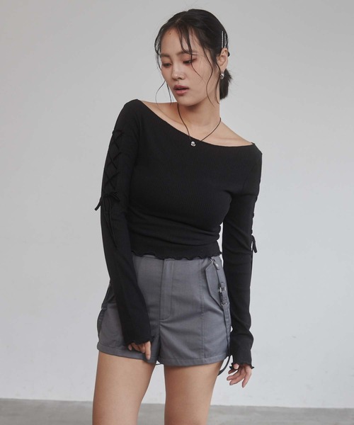ENVYM(アンビー)の「ショルダーリボントップス(Tシャツ/カットソー・レディース・ホワイト/ブラック/ブルー・FREE)」の4枚目の写真