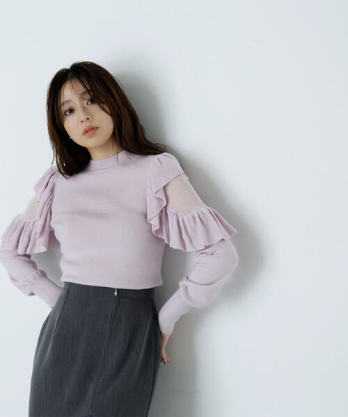 NATURAL BEAUTY BASIC（ナチュラルビューティーベーシック）の「◇アゼフリルショルダーニット（ニット/セーター・レディース・ブラック/オフホワイト/ブルー/ピンク・FREE）」の4枚目の写真