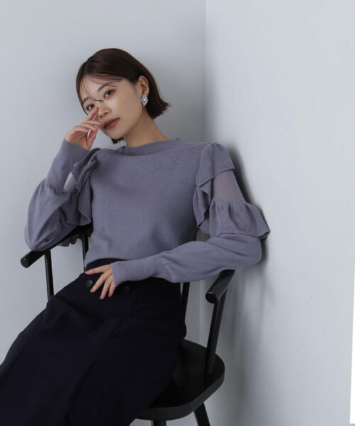 NATURAL BEAUTY BASIC（ナチュラルビューティーベーシック）の「◇アゼフリルショルダーニット（ニット/セーター・レディース・ブラック/オフホワイト/ブルー/ピンク・FREE）」の3枚目の写真