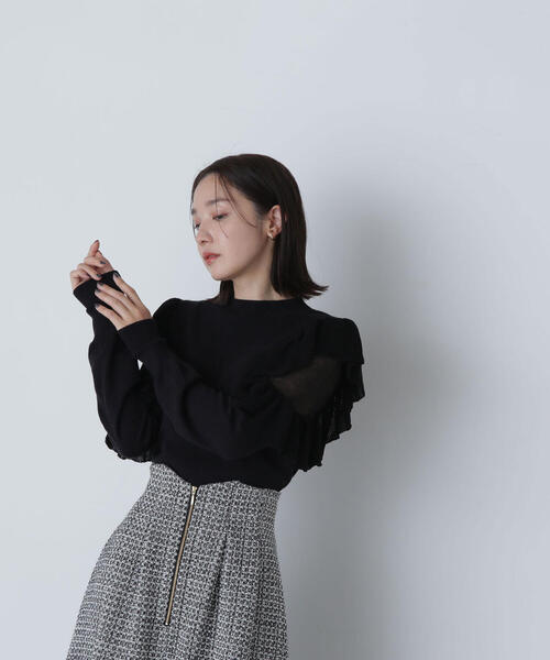 NATURAL BEAUTY BASIC（ナチュラルビューティーベーシック）の「◇アゼフリルショルダーニット（ニット/セーター・レディース・ブラック/オフホワイト/ブルー/ピンク・FREE）」の5枚目の写真