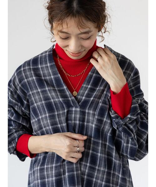 Lugnoncure(ルノンキュール)の「リブタートルニット(ニット/セーター・レディース・オフホワイト/ブラック/レッド・F)」の1枚目の写真