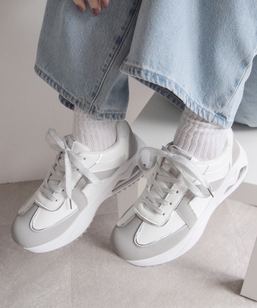 ホワイト/シルバー レースデザイン スニーカー　新品未使用！ VIVIAN（ヴィヴィアン）の「キラキラレースアップエアーTトゥデザイン