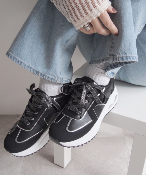 VIVIAN（ヴィヴィアン）の「キラキラレースアップエアーTトゥデザイン