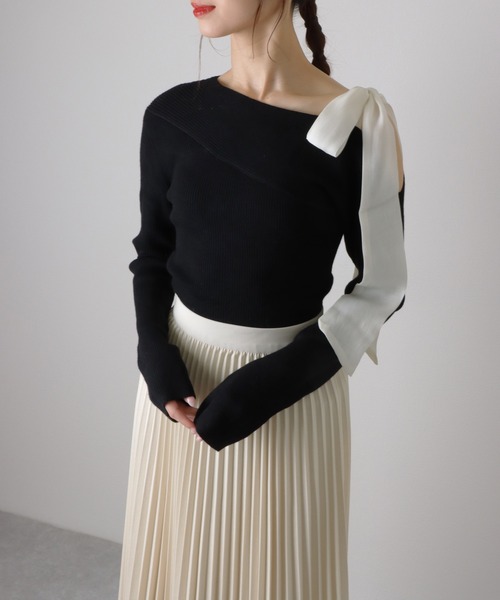 LAULEN（ローレン）の「ribbon off shoulder knit pullover /肩リボン オフショルダー ニット（ニット/セーター・レディース・ブラウン/レッド/ブラック・FREE）」の2枚目の写真