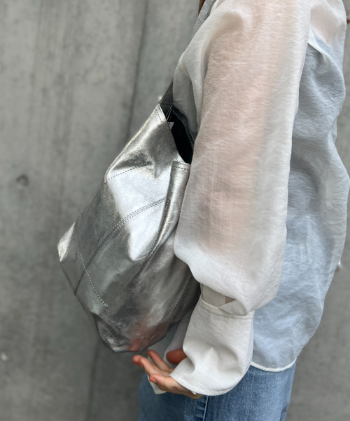 Morphee（モルフェ）の「【Morphee / モルフェ】CYLINDER S　レザーショルダーバッグ（トートバッグ・レディース・シルバー・フリー）」の10枚目の写真