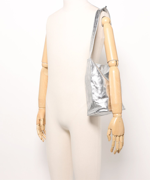 Morphee（モルフェ）の「【Morphee / モルフェ】CYLINDER S　レザーショルダーバッグ（トートバッグ・レディース・シルバー・フリー）」の16枚目の写真