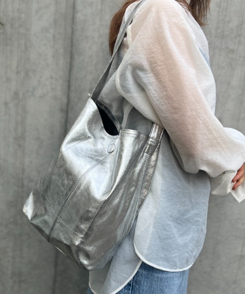 Morphee（モルフェ）の「【Morphee / モルフェ】CYLINDER S　レザーショルダーバッグ（トートバッグ・レディース・シルバー・フリー）」の5枚目の写真