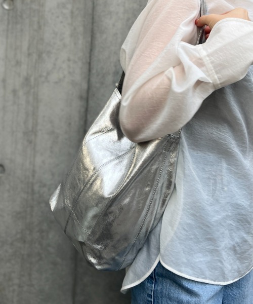 Morphee（モルフェ）の「【Morphee / モルフェ】CYLINDER S　レザーショルダーバッグ（トートバッグ・レディース・シルバー・フリー）」の7枚目の写真