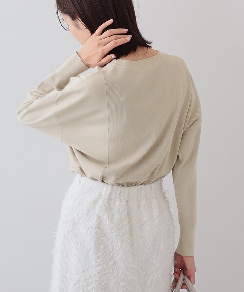 INDIVI（インディヴィ）の「【洗える】アシメデザイン ドルマンスリーブニット（ニット/セーター・レディース・ベージュ/ライトグリーン/アイボリー/スモーキーグリーン系/チャコールグレー・05/13/15 /34/38/19）」の7枚目の写真