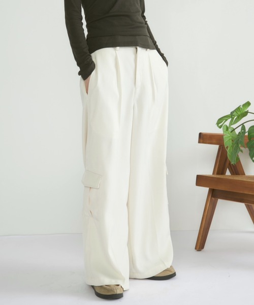 MERLOT(メルロー)の「ローサイドポケットカーゴスラックス(スラックス・レディース・ベージュ/ブルー・FREE)」の2枚目の写真