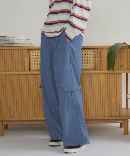 MERLOT(メルロー)の「ローサイドポケットカーゴスラックス(スラックス・レディース・ベージュ/ブルー・FREE)」の11枚目の写真