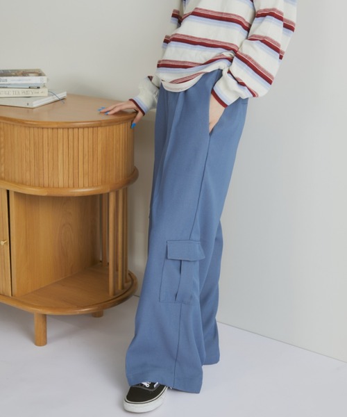 MERLOT(メルロー)の「ローサイドポケットカーゴスラックス(スラックス・レディース・ベージュ/ブルー・FREE)」の13枚目の写真