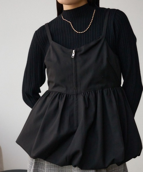 AZUL by moussy（アズールバイマウジー）の「フロントジップバルーンキャミ（キャミソール・レディース・グレー/ブラック系その他/ブラック・FREE）」の2枚目の写真