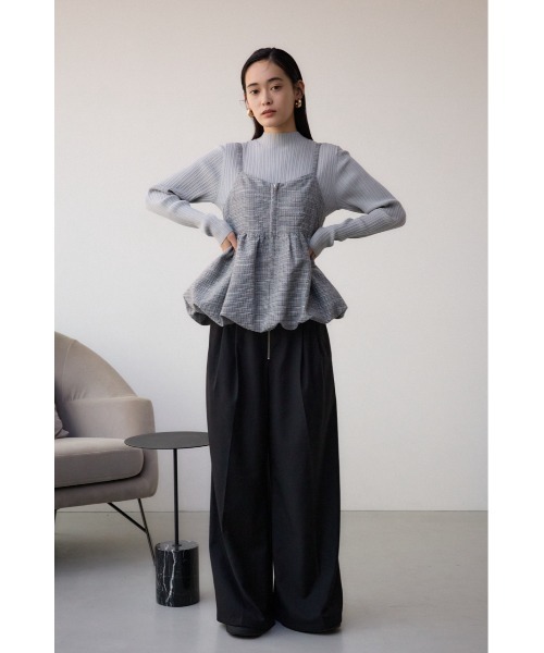 AZUL by moussy（アズールバイマウジー）の「フロントジップバルーンキャミ（キャミソール・レディース・グレー/ブラック系その他/ブラック・FREE）」の20枚目の写真