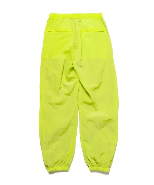 uniform experiment(ユニフォームエクスペリメント)の「CRYSTAL NYLON LOOSE FIT JOGGER PANTS(その他パンツ・メンズ・ブラック/グレー/イエロー/ネイビー・3/2/1/4)」の7枚目の写真