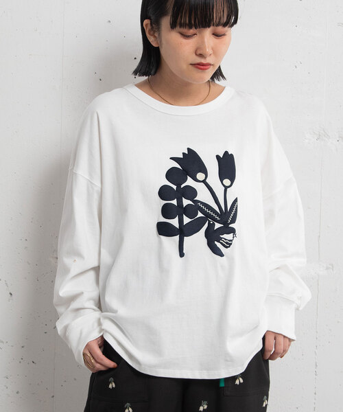 POU DOU DOU（プードゥドゥ）の「発泡プリントボタニカルイラストトップス（Tシャツ/カットソー・レディース・ラベンダー/オフホワイト/キナリ・M）」の4枚目の写真