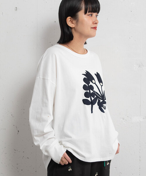 POU DOU DOU（プードゥドゥ）の「発泡プリントボタニカルイラストトップス（Tシャツ/カットソー・レディース・ラベンダー/オフホワイト/キナリ・M）」の5枚目の写真