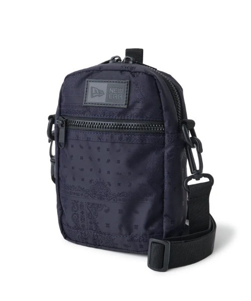 NEW ERA（ニューエラ）の「NEW ERA/ニューエラ ショルダーバッグ SHOULDER POUCH ショルダーポーチ 1.7L 14521313/14521317/14398027/14750861（ショルダーバッグ・メンズ・ブラック/ブラック×ホワイト/サンドベージュ/ネイビー・FREE）」の4枚目の写真