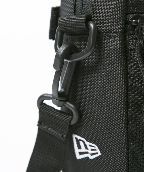NEW ERA（ニューエラ）の「NEW ERA/ニューエラ ショルダーバッグ SHOULDER POUCH ショルダーポーチ 1.7L 14521313/14521317/14398027/14750861（ショルダーバッグ・メンズ・ブラック/ブラック×ホワイト/サンドベージュ/ネイビー・FREE）」の22枚目の写真