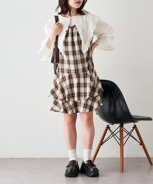 w closet（ダブルクローゼット）の「ティアードフリルミニワンピース（チュニック・レディース・ブラック/ブラウン/オフホワイト・FREE）」の3枚目の写真