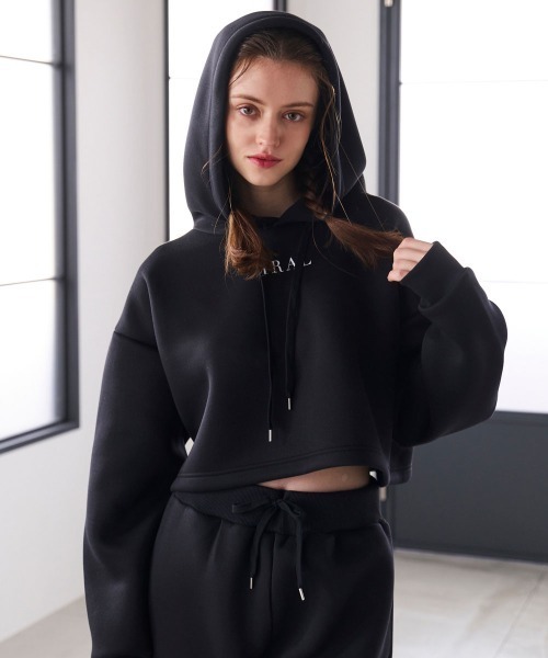 IRAL(アイラル)の「【セットアイテム】CROPPED HOODIE SET UP(パーカー・レディース・ブラック/ブルー・FREE)」の2枚目の写真
