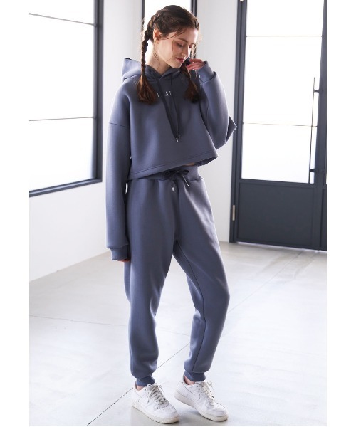 IRAL(アイラル)の「【セットアイテム】CROPPED HOODIE SET UP(パーカー・レディース・ブラック/ブルー・FREE)」の4枚目の写真