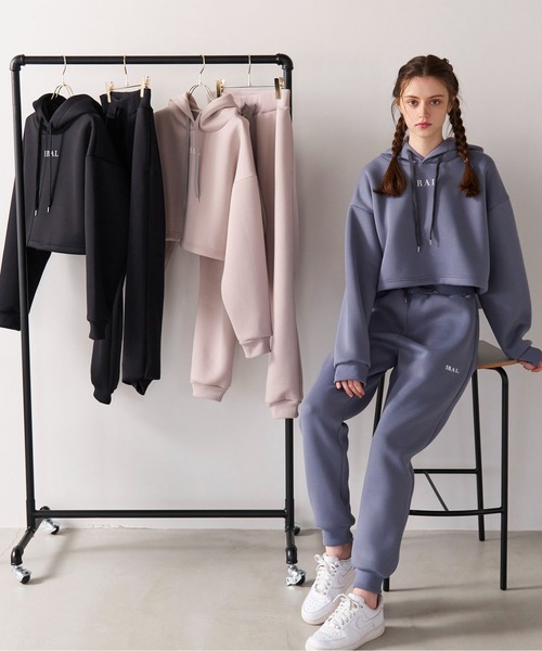 IRAL(アイラル)の「【セットアイテム】CROPPED HOODIE SET UP(パーカー・レディース・ブラック/ブルー・FREE)」の3枚目の写真