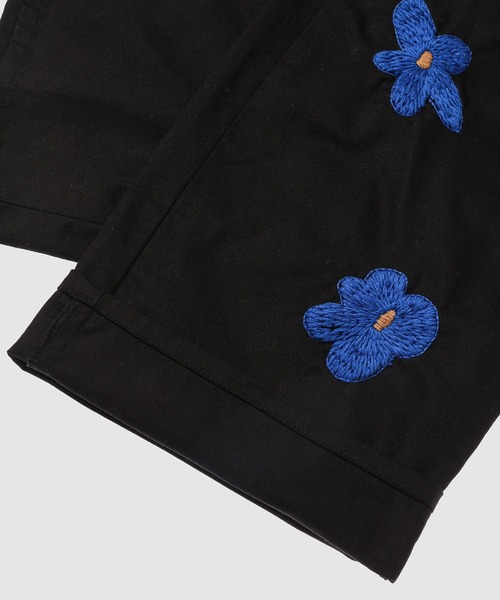 NOMA t.d.(ノーマティーディー)の「Floral Hand Embroidery Pants(デニムパンツ・メンズ・ブラック/インディゴブルー・2/3)」の5枚目の写真