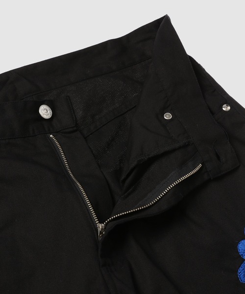 NOMA t.d.(ノーマティーディー)の「Floral Hand Embroidery Pants(デニムパンツ・メンズ・ブラック/インディゴブルー・2/3)」の8枚目の写真
