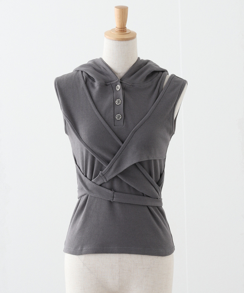 PULP/417EDIFICE(パルプフォーワンセブンエディフィス)の「【Geek Office / ギークオフィス】 エルイーイーワイ STRAP HOODED SLEEVELESS TOP(Tシャツ/カットソー・レディース・チャコールグレー/ブラック・FREE)」の2枚目の写真