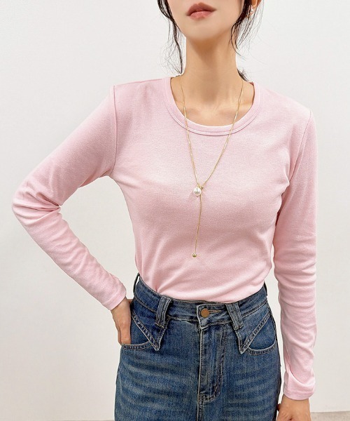 CLOTHY（クロシィ）の「【オールシーズン使えるTHEベーシック】スムースクルーネック長袖Tシャツ（Tシャツ/カットソー・レディース・ブラック/イエロー/グレー/ローズ/チャコールグレー/ダークグリーン/グレイッシュベージュ/オリーブ/パープル/オフホワイト/ブラウン/ピンク/ネイビー・SMALL/MEDIUM/LARGE/X-LARGE/XX-LARGE）」の12枚目の写真