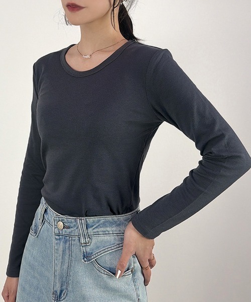 CLOTHY（クロシィ）の「【オールシーズン使えるTHEベーシック】スムースクルーネック長袖Tシャツ（Tシャツ/カットソー・レディース・ブラック/イエロー/グレー/ローズ/チャコールグレー/ダークグリーン/グレイッシュベージュ/オリーブ/パープル/オフホワイト/ブラウン/ピンク/ネイビー・SMALL/MEDIUM/LARGE/X-LARGE/XX-LARGE）」の20枚目の写真