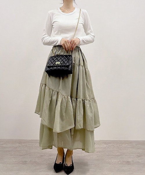 CLOTHY（クロシィ）の「【オールシーズン使えるTHEベーシック】スムースクルーネック長袖Tシャツ（Tシャツ/カットソー・レディース・ブラック/イエロー/グレー/ローズ/チャコールグレー/ダークグリーン/グレイッシュベージュ/オリーブ/パープル/オフホワイト/ブラウン/ピンク/ネイビー・SMALL/MEDIUM/LARGE/X-LARGE/XX-LARGE）」の16枚目の写真