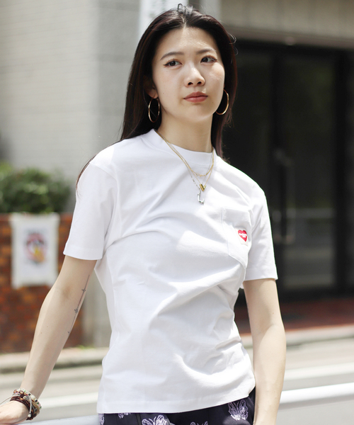 JOINT WORKS(ジョイントワークス)の「Carhartt /カーハートダブルアイピー W S/S POCKET HEART T-SHIRT(Tシャツ/カットソー・レディース・ホワイト/ブラック・X-SMALL/SMALL)」の2枚目の写真