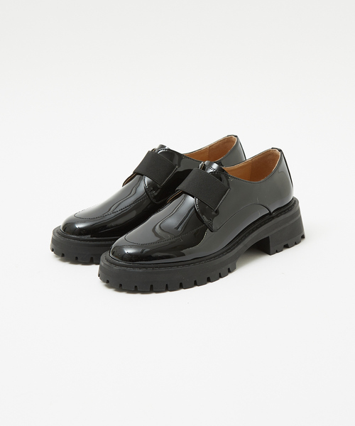 Au BANNISTER（オゥバニスター）の「フロントゴアシューズ（ドレスシューズ・レディース・その他/シルバー/ブラック・35/36/37/38/39）」の2枚目の写真