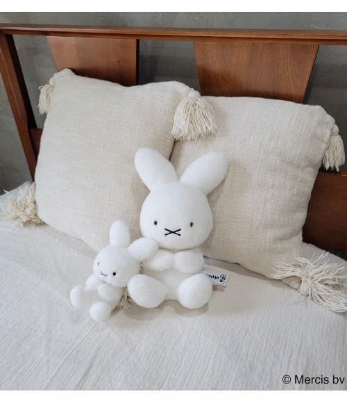 Miffy( ミッフィー)の「ミッフィー 70周年記念限定 ナインチェぬいぐるみ(おもちゃ・レディース・マルチ・FREE)」の3枚目の写真