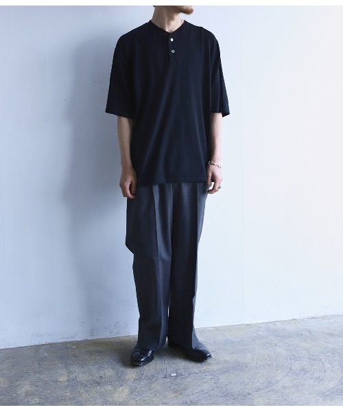 PORT BY ARK（ポートバイアーク）の「PORT BY ARK / ポートバイアーク：Wool Henley Neck T-shirt：PO17-T003[COR]（Tシャツ/カットソー・メンズ・ブラック/サンドベージュ・1/2）」の4枚目の写真