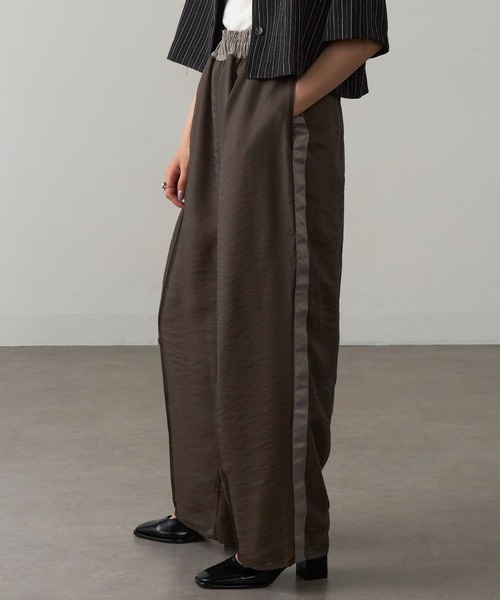 MAGASIN DE MODE Onjna(マガジンデモードオンジェナ )の「【MAGASIN DE MODE Onjna】レイヤードオーガンジーサイドラインパンツ trc(その他パンツ・レディース・ブラック/チャコールグレー/グレイッシュベージュ・FREE)」の11枚目の写真