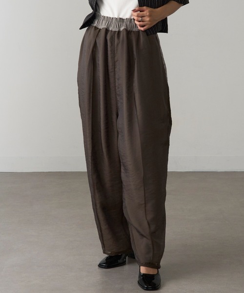 MAGASIN DE MODE Onjna(マガジンデモードオンジェナ )の「【MAGASIN DE MODE Onjna】レイヤードオーガンジーサイドラインパンツ trc(その他パンツ・レディース・ブラック/チャコールグレー/グレイッシュベージュ・FREE)」の13枚目の写真