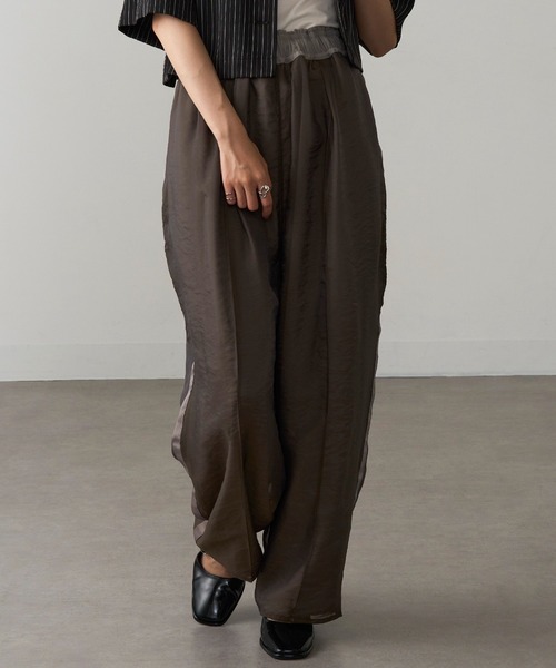 MAGASIN DE MODE Onjna(マガジンデモードオンジェナ )の「【MAGASIN DE MODE Onjna】レイヤードオーガンジーサイドラインパンツ trc(その他パンツ・レディース・ブラック/チャコールグレー/グレイッシュベージュ・FREE)」の12枚目の写真